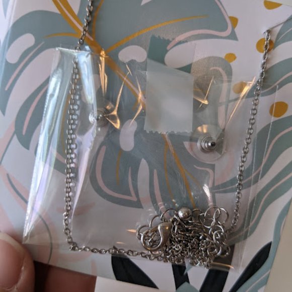 NWT Lily Sky Elephant Necklace and Earring Set - Picture 3 of 3